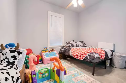 Bedroom - 301 Summer Oaks Dr, Lamar, MS 38642 photo 4 of 6