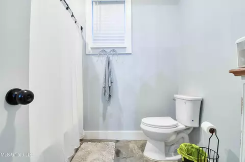 Bath - 301 Summer Oaks Dr, Lamar, MS 38642 photo 2 of 5