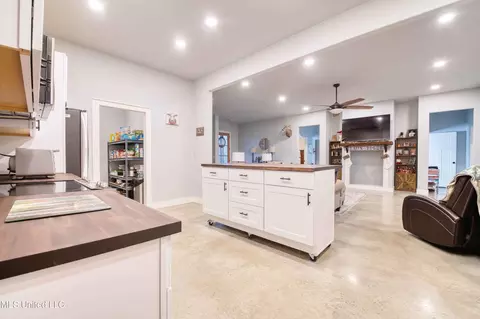 Kitchen - 301 Summer Oaks Dr, Lamar, MS 38642 photo 1 of 6
