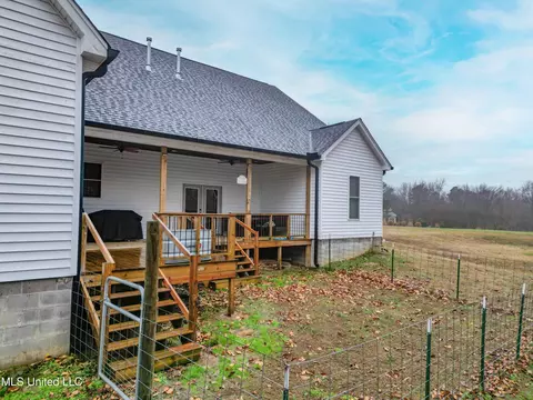 Exterior - 301 Summer Oaks Dr, Lamar, MS 38642 photo 6 of 7