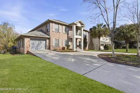 2410 W Shore Dr, Biloxi, MS 39532