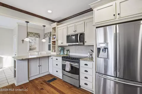 Kitchen - 486 Saint Augustine Dr, Madison, MS 39110 photo 3 of 5
