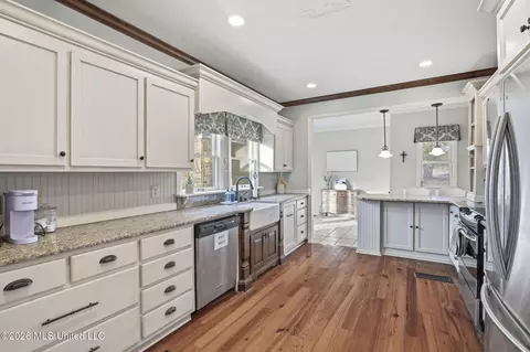 Kitchen - 486 Saint Augustine Dr, Madison, MS 39110 photo 2 of 5