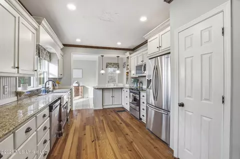 Kitchen - 486 Saint Augustine Dr, Madison, MS 39110 photo 1 of 5