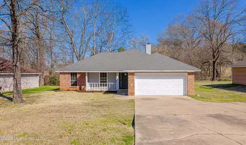 2123 Old Vicksburg Rd, Clinton, MS 39056