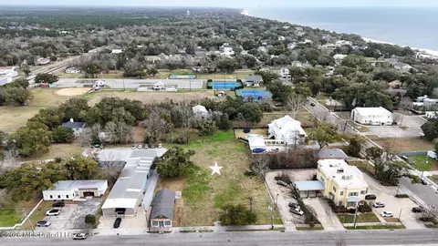 224 Davis Ave, Pass Christian, MS 39571