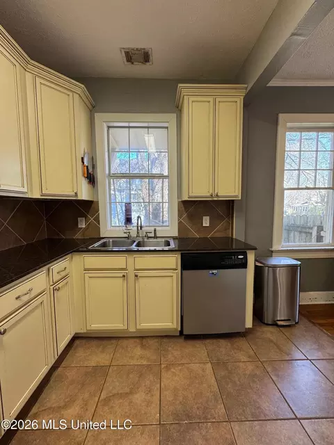 4059 Council Cir, Jackson, MS 39206 photo 13