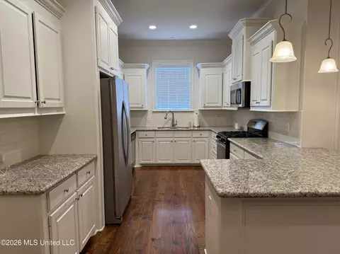Kitchen - 242 Falls Xing, Madison, MS 39110 photo 2 of 3