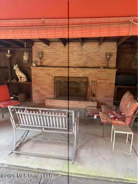 Exterior - 200 Gloucester Rd, Natchez, MS 39120 photo 3 of 6