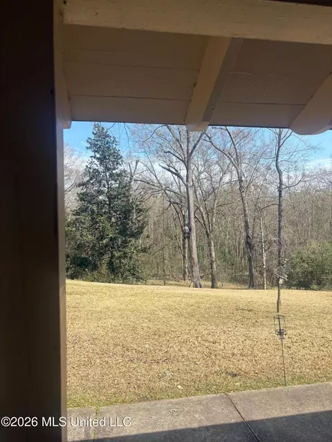 Exterior - 200 Gloucester Rd, Natchez, MS 39120 photo 5 of 6