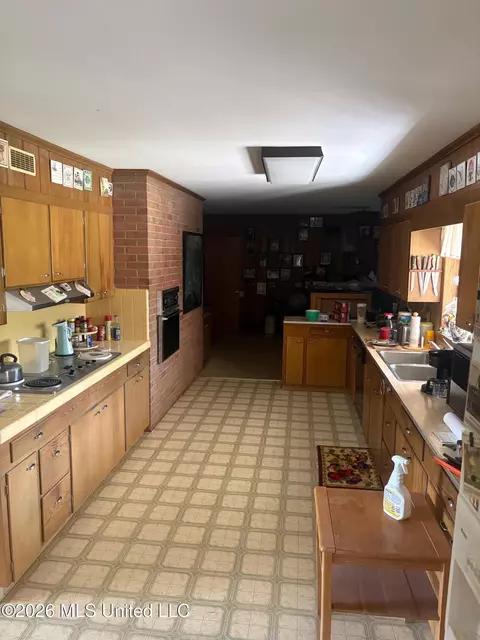 Kitchen - 200 Gloucester Rd, Natchez, MS 39120 photo 1 of 1