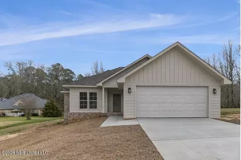 15 Briar Creek Cir, Laurel, MS 39440