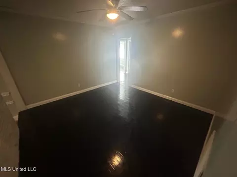 Living - 1054 Matthews Ave, Jackson, MS 39209 photo 3 of 3