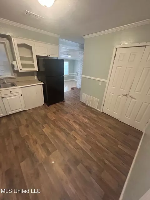 Kitchen - 1054 Matthews Ave, Jackson, MS 39209 photo 1 of 2