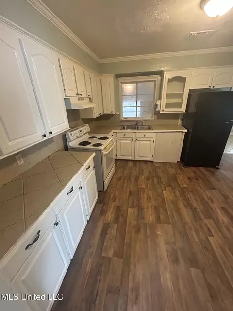 Kitchen - 1054 Matthews Ave, Jackson, MS 39209 photo 2 of 2