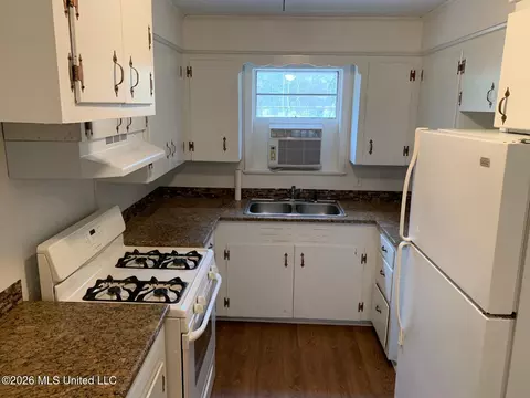 Kitchen - 1066 Branch St, Jackson, MS 39212 photo 4 of 4