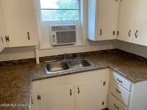 Kitchen - 1066 Branch St, Jackson, MS 39212 photo 3 of 4