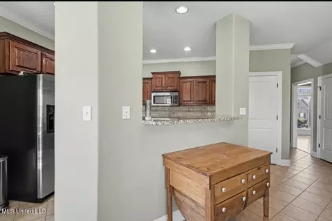 Entry Way - 1884 W Keenlan Dr, Hernando, MS 38632 photo 2 of 4