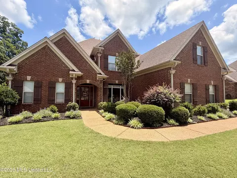 Exterior - 1884 W Keenlan Dr, Hernando, MS 38632 photo 4 of 9