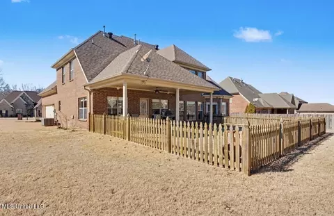 Exterior - 1884 W Keenlan Dr, Hernando, MS 38632 photo 5 of 9