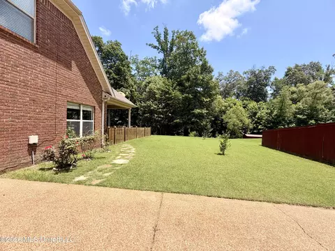 Exterior - 1884 W Keenlan Dr, Hernando, MS 38632 photo 6 of 6