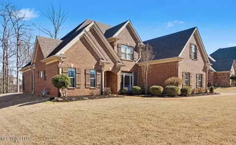 Exterior - 1884 W Keenlan Dr, Hernando, MS 38632 photo 3 of 9