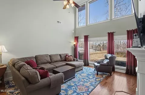 Living - 1884 W Keenlan Dr, Hernando, MS 38632 photo 2 of 3