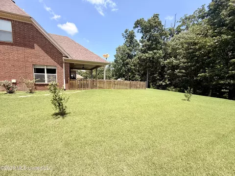 Exterior - 1884 W Keenlan Dr, Hernando, MS 38632 photo 8 of 9