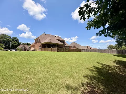 Exterior - 1884 W Keenlan Dr, Hernando, MS 38632 photo 9 of 10