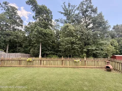Exterior - 1884 W Keenlan Dr, Hernando, MS 38632 photo 6 of 9