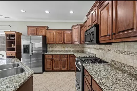 Kitchen - 1884 W Keenlan Dr, Hernando, MS 38632 photo 1 of 1