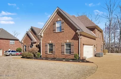 Exterior - 1884 W Keenlan Dr, Hernando, MS 38632 photo 2 of 9
