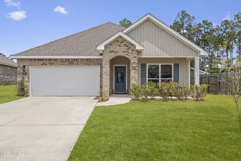 5529 Overland Dr, Biloxi, MS 39532