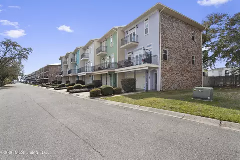 27 Oak Alley Ln, Long Beach, MS 39560