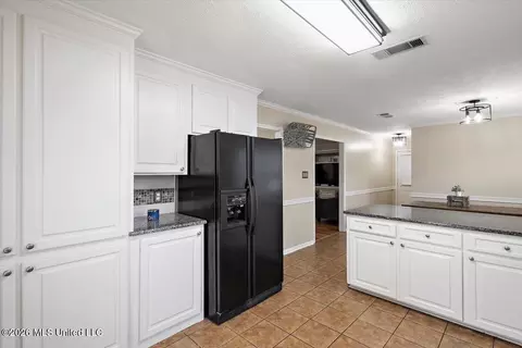 Kitchen - 939 Tenby Dr, Brandon, MS 39047 photo 3 of 3