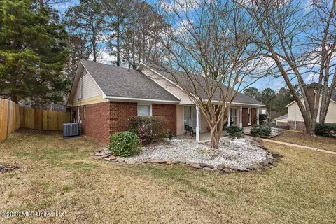 Exterior - 939 Tenby Dr, Brandon, MS 39047 photo 2 of 10
