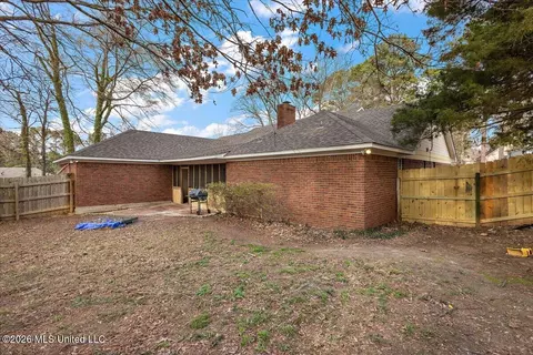 Exterior - 939 Tenby Dr, Brandon, MS 39047 photo 8 of 10