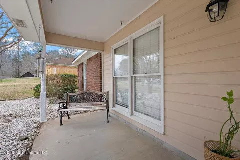 Exterior - 939 Tenby Dr, Brandon, MS 39047 photo 3 of 10