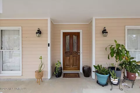 Exterior - 939 Tenby Dr, Brandon, MS 39047 photo 4 of 10