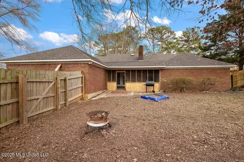 Exterior - 939 Tenby Dr, Brandon, MS 39047 photo 9 of 10