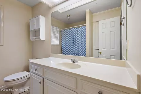 Bath - 939 Tenby Dr, Brandon, MS 39047 photo 2 of 2