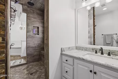 Bath - 429 Cherry Hill Dr, Madison, MS 39110 photo 2 of 3