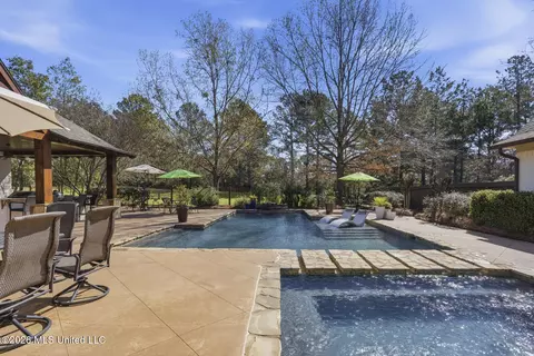 Exterior - 429 Cherry Hill Dr, Madison, MS 39110 photo 6 of 12