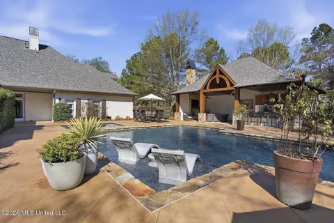 Exterior - 429 Cherry Hill Dr, Madison, MS 39110 photo 10 of 12