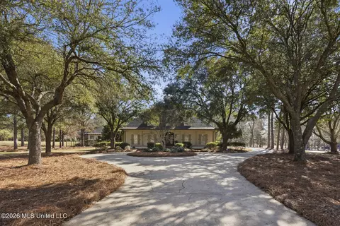 Exterior - 429 Cherry Hill Dr, Madison, MS 39110 photo 3 of 12