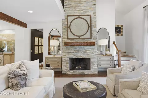 Living - 429 Cherry Hill Dr, Madison, MS 39110 photo 3 of 3