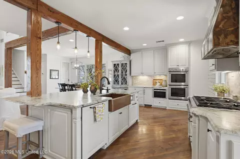Kitchen - 429 Cherry Hill Dr, Madison, MS 39110 photo 2 of 3