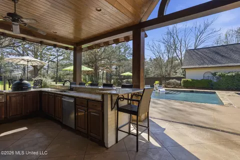 Exterior - 429 Cherry Hill Dr, Madison, MS 39110 photo 7 of 12