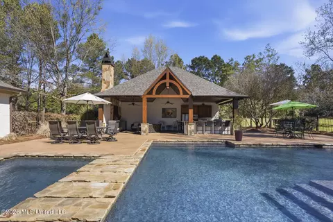 Exterior - 429 Cherry Hill Dr, Madison, MS 39110 photo 11 of 12