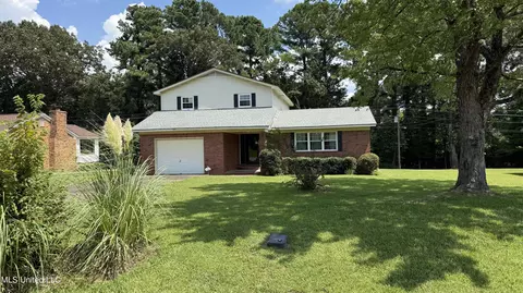 595 Swaney Dr, Holly Springs, MS 38635